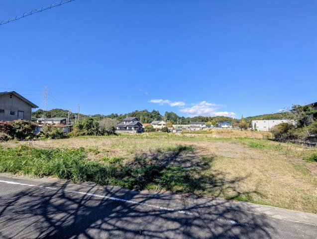 瀬戸市上品野町売り土地（全3区画）の前面道路含む現地写真