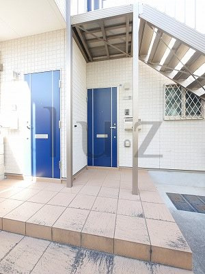メゾン西久保のエントランス