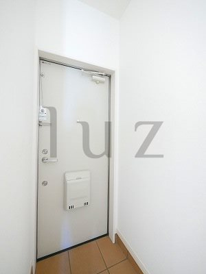 メゾン西久保の玄関
