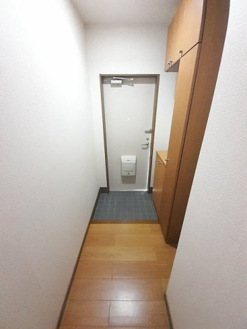 ブルックサイドエレガンスの玄関|明るい玄関です
