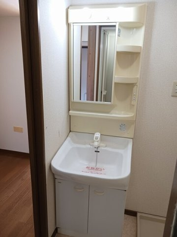 サニーヒルズＫの洗面所|忙しい朝には欠かせない洗面所です