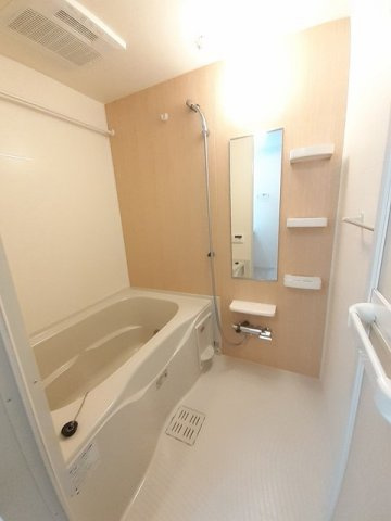 スリジエの浴室|コンパクトで使いやすいお風呂です