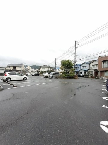 プラシードレジデンスの駐車場|駐車場に車を止められます