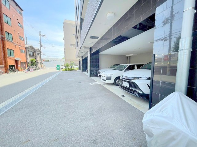 エスリード新大阪ヴェルデの駐車場