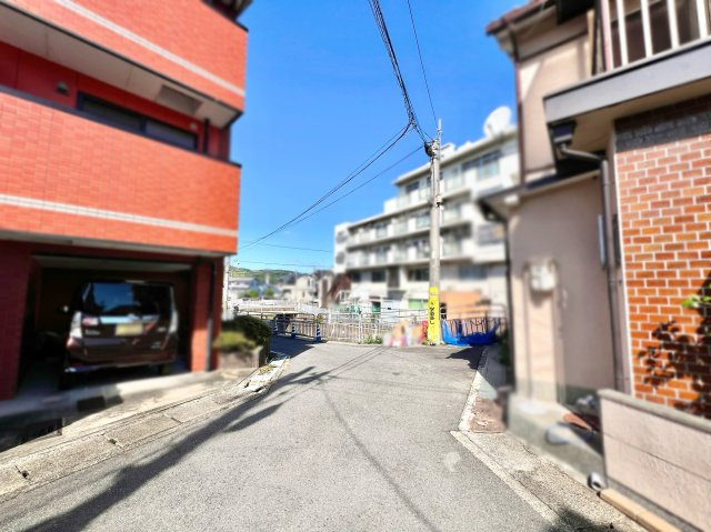 【前面道路含む現地写真】の画像