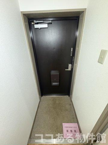 大町マンションの玄関
