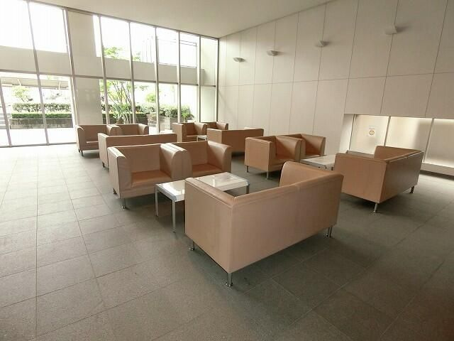 ピエス綱島のロビー