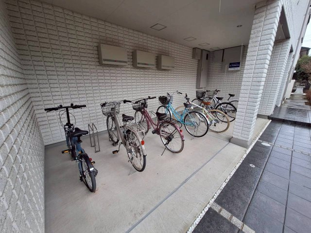 メゾンドソレイユのエントランス|★駐輪場★