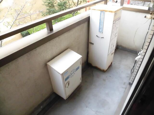 梁山下町ビルのバルコニー