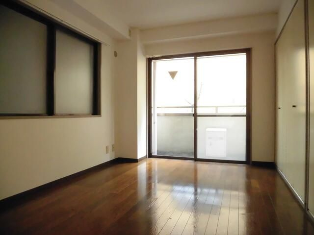梁山下町ビルの寝室
