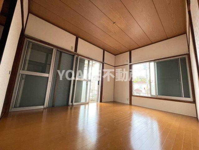 綾瀬市寺尾中３丁目の一戸建ての居間・リビング