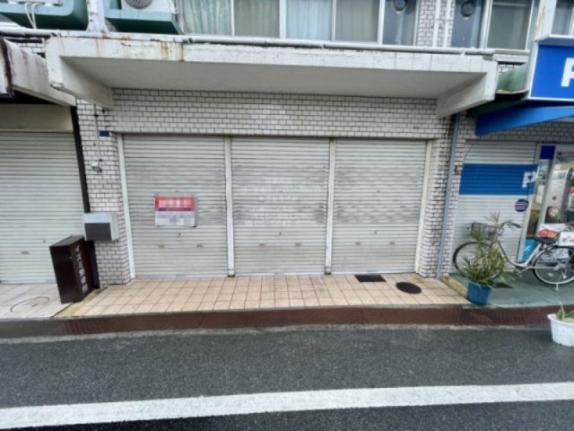 豊中市曽根西町２丁目の店舗事務所のエントランス