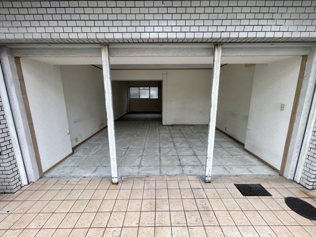 豊中市曽根西町２丁目の店舗事務所のエントランス