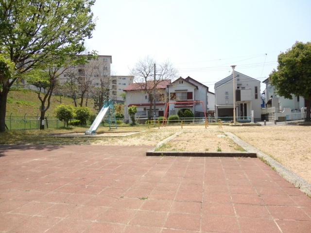 メゾンクレールの周辺|目の前公園