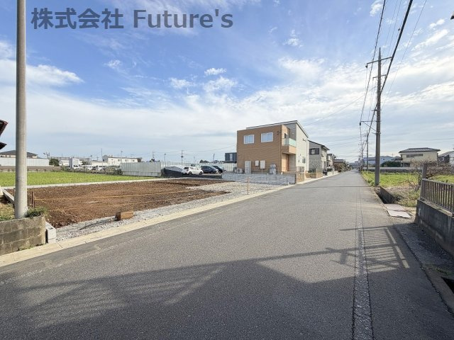 三郷市鷹野2丁目　新築平屋戸建の前面道路含む現地写真|前面道路含む現地写真です。