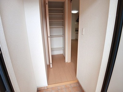 【玄関】 | レジェンドⅥ | 明るい玄関です