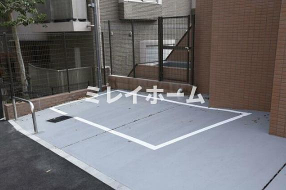 アクサス大森山王の駐車場