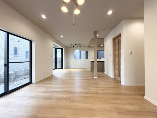 中古戸建　尼崎市西難波町4丁目の居間・リビング|1F　LDK約28帖