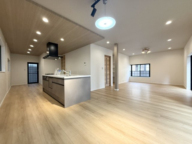 中古戸建　尼崎市西難波町4丁目の居間・リビング