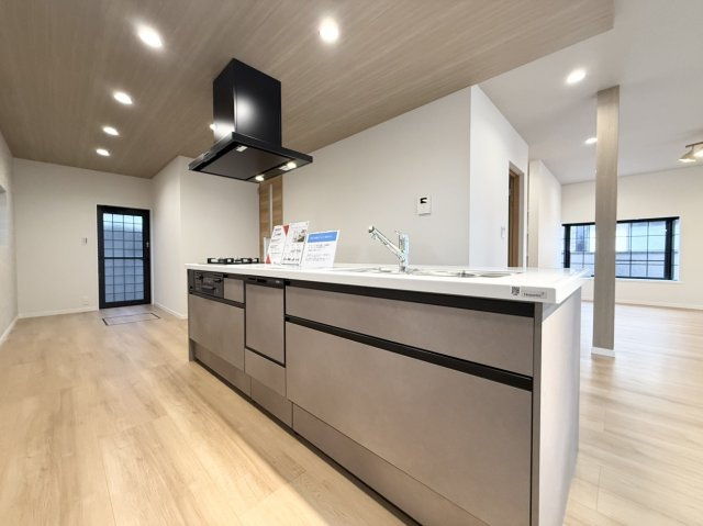 中古戸建　尼崎市西難波町4丁目の居間・リビング