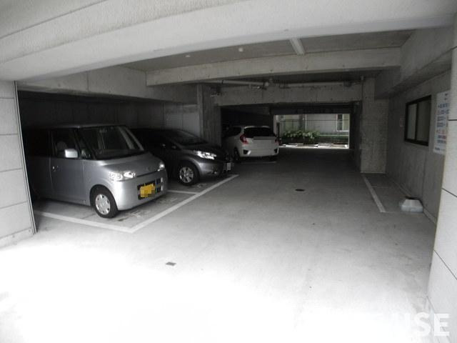 エススリーでじまの駐車場