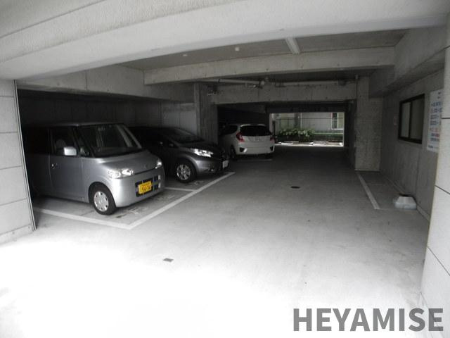 エススリーでじまの駐車場