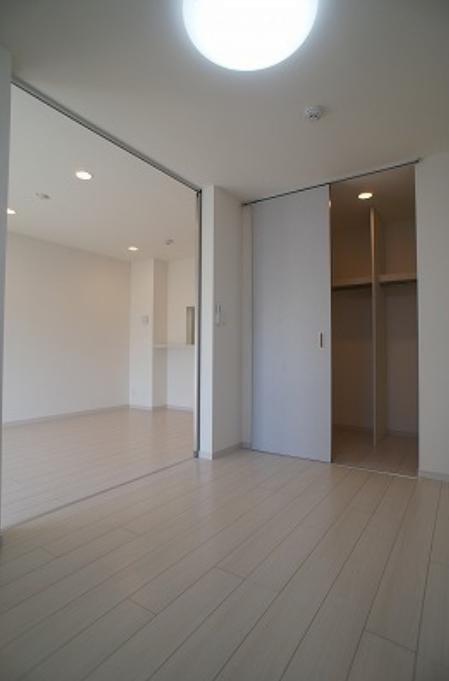 川口市本町２丁目のアパートの寝室