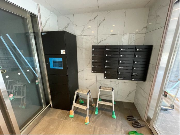 京都市南区東九条西山王町の賃貸マンションのエントランス