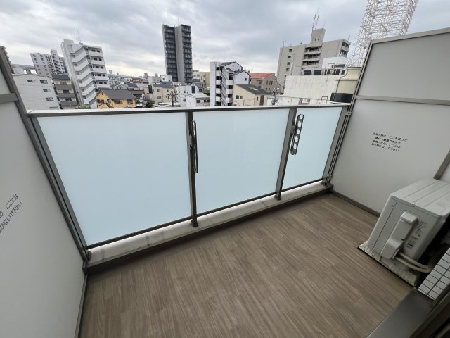 プレサンス淡路駅前のバルコニー