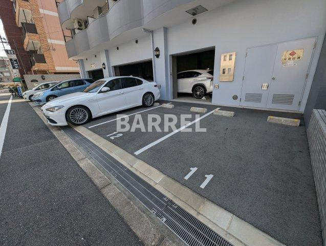 ノルデンハイムリバーサイド十三の駐車場
