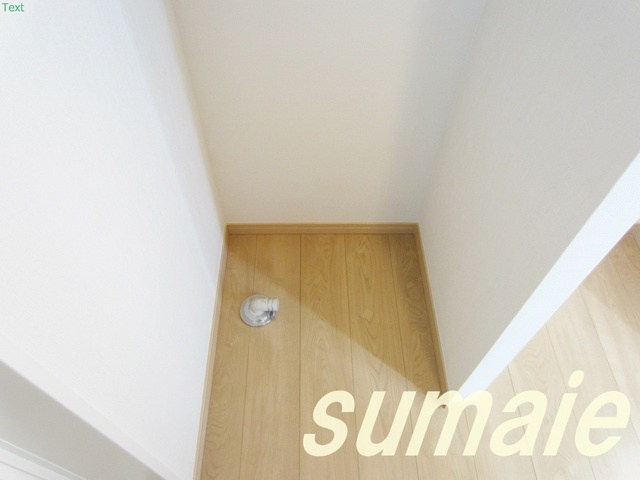 ＲＯＷ　ＨＯＵＳＥ　上中里の設備|冷蔵庫置き場の脇に洗濯機置場あります☆