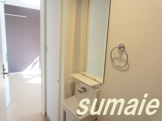 ＲＯＷ　ＨＯＵＳＥ　上中里の洗面所|トイレに洗面所があります☆