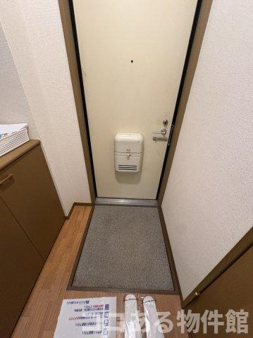 エステート塩屋山手B棟の玄関