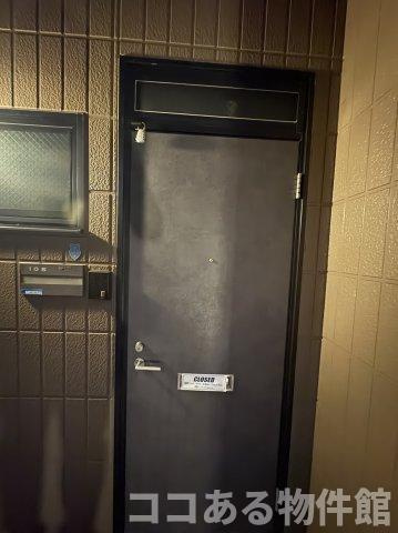 エステート塩屋山手B棟の玄関