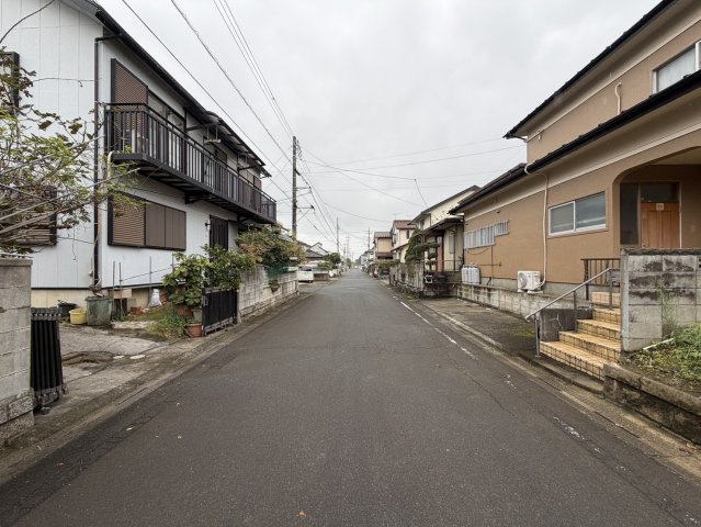 【前面道路含む現地写真】 | つくば市松栄　売地　49坪 | 北側約5ｍ道路　広々とした住宅街の中にございます。