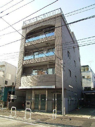 小形ビルの外観