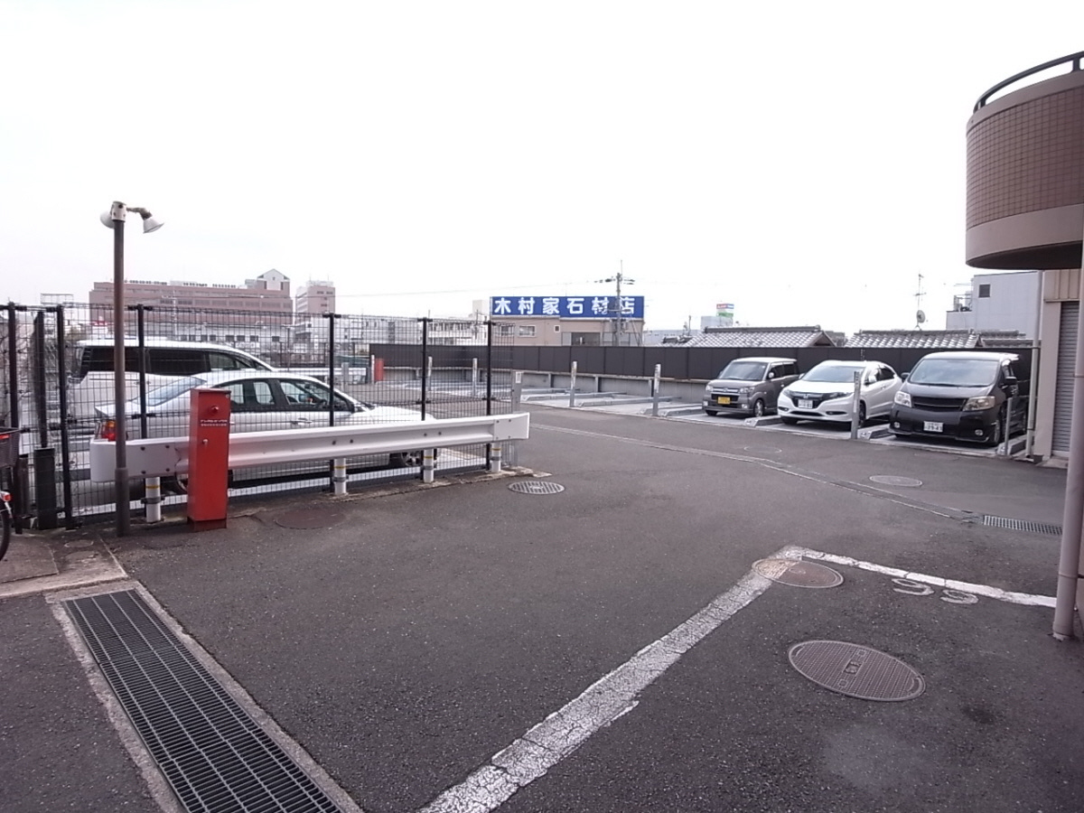 リバージュⅡの駐車場