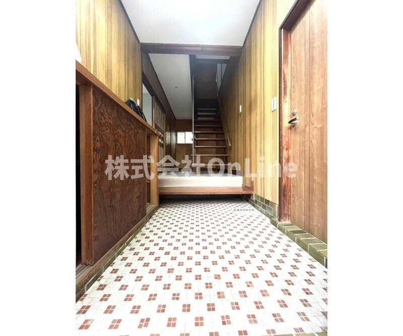 八尾市太田１丁目５４－１戸建 の玄関