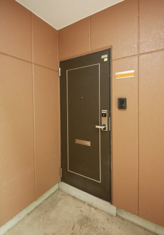 オリオンハイツＡ棟の玄関