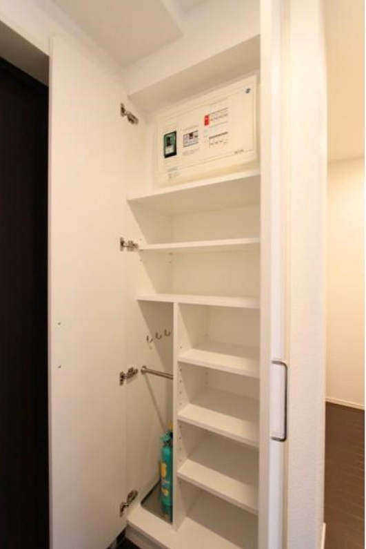 L-Flat入谷の玄関
