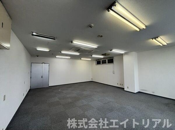 クレッセントビルの内装