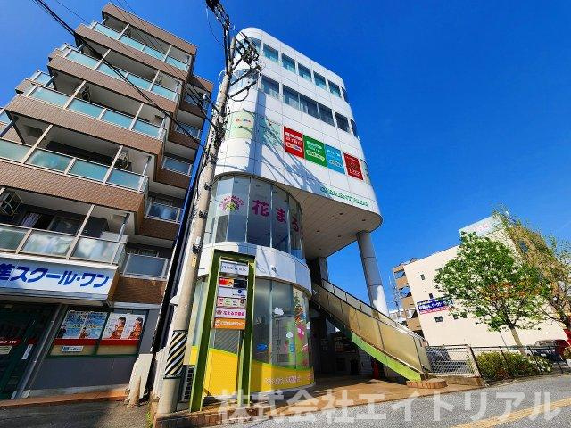 クレッセントビルの外観