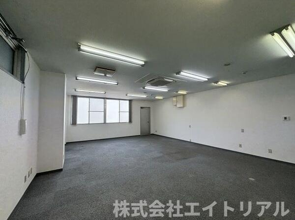 クレッセントビルの内装