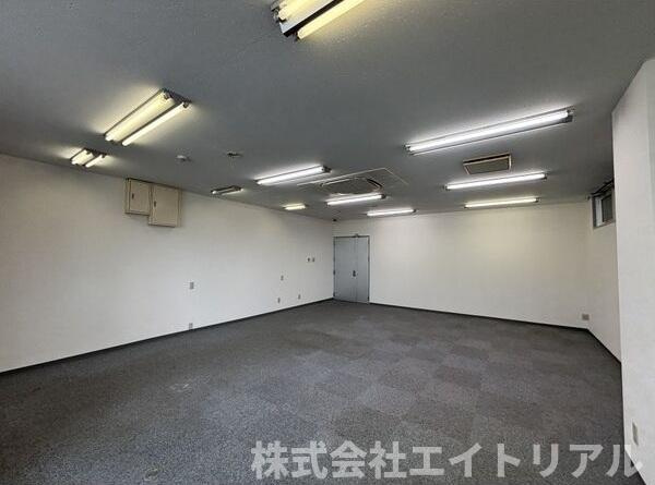 クレッセントビルの内装