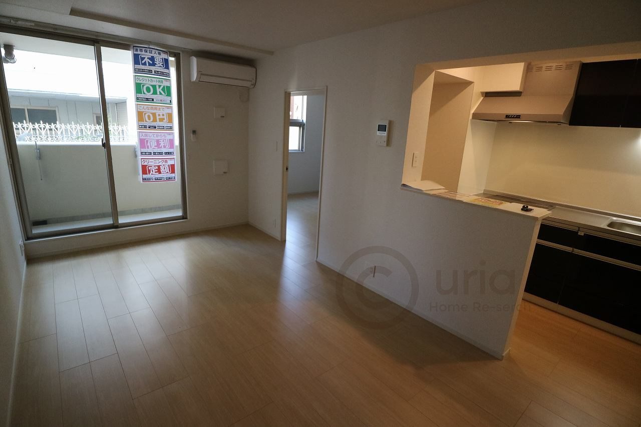 神戸市灘区新在家南町４丁目の賃貸マンションの居間・リビング