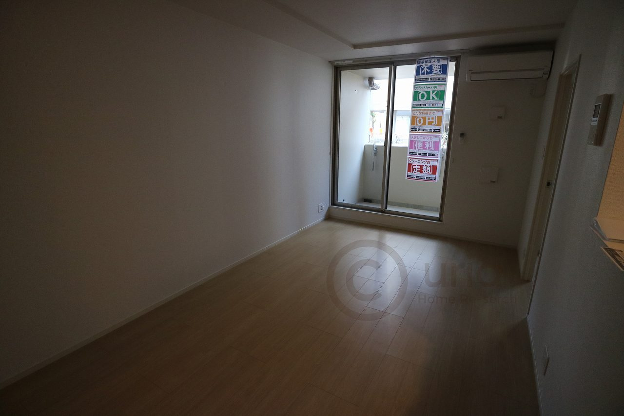 神戸市灘区新在家南町４丁目の賃貸マンションの居間・リビング