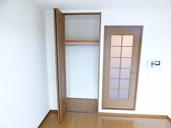 神戸市灘区楠丘町１丁目の賃貸マンションの収納