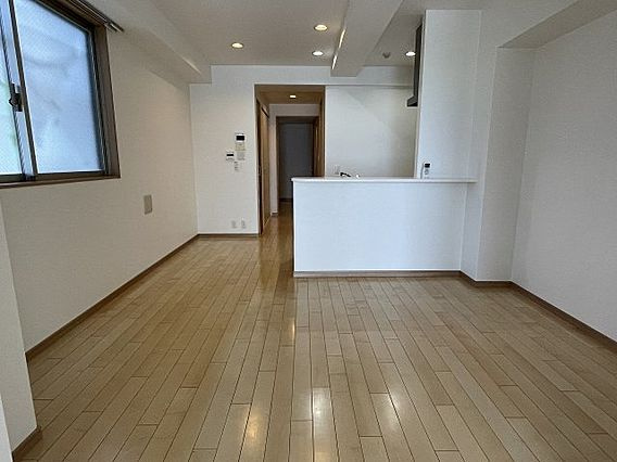 神戸市東灘区岡本３丁目の賃貸マンションの居間・リビング