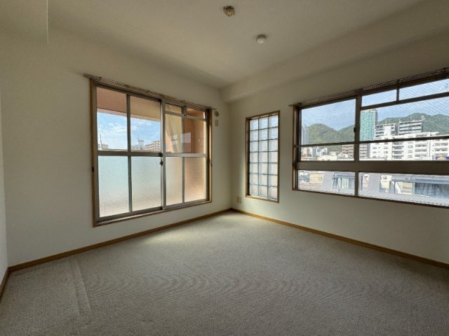 神戸市中央区八雲通６丁目の賃貸マンションの居間・リビング