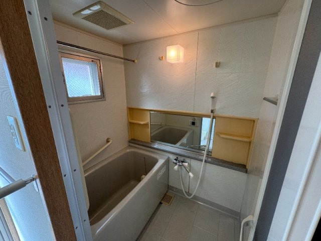 神戸市中央区八雲通６丁目の賃貸マンションの浴室